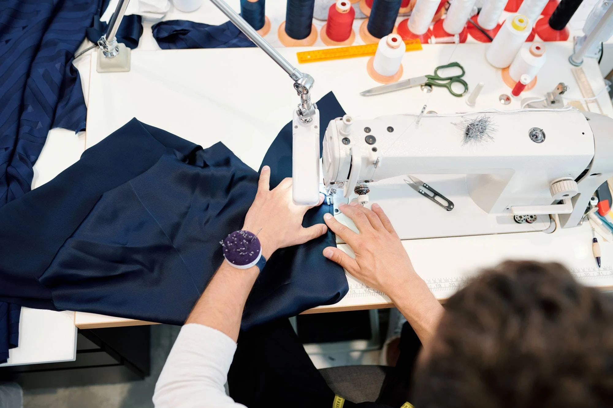 Confection et couture d’une bâche sur mesure en atelier