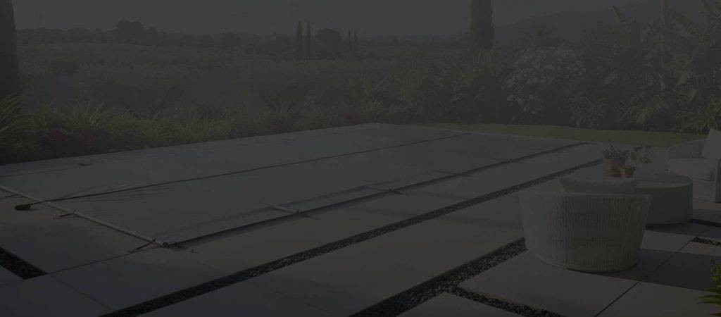 Bâche et filet de protection pour piscine sur mesure par Sopitair